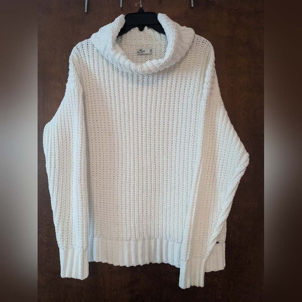 White size M Hollister sweater